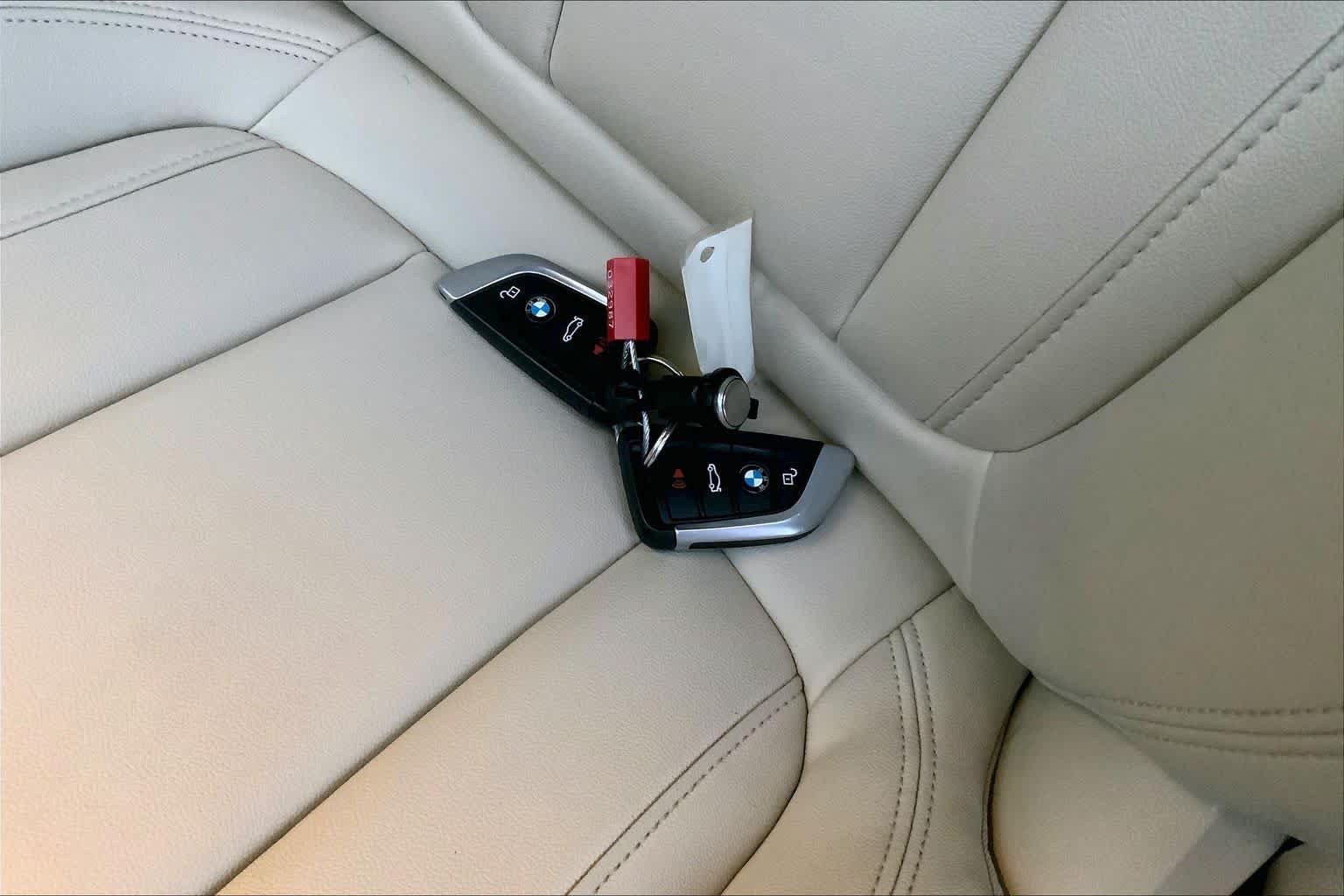 Used 2020 Phytonic Blue Metallic BMW sDrive30i image 14