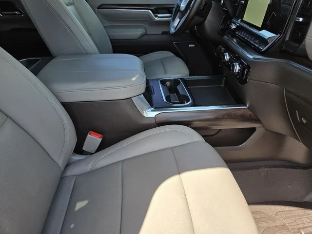 Used 2024 White GMC SLT image 35