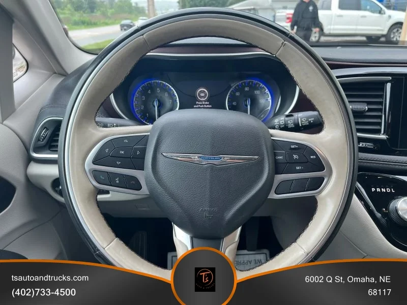 Used 2018 White Chrysler Limited Minivan 4D image 13