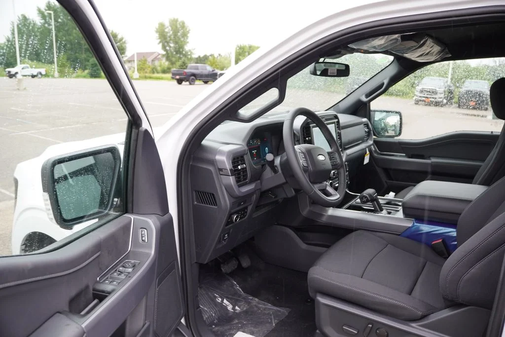 New 2026 Oxford White Ford XLT image 11