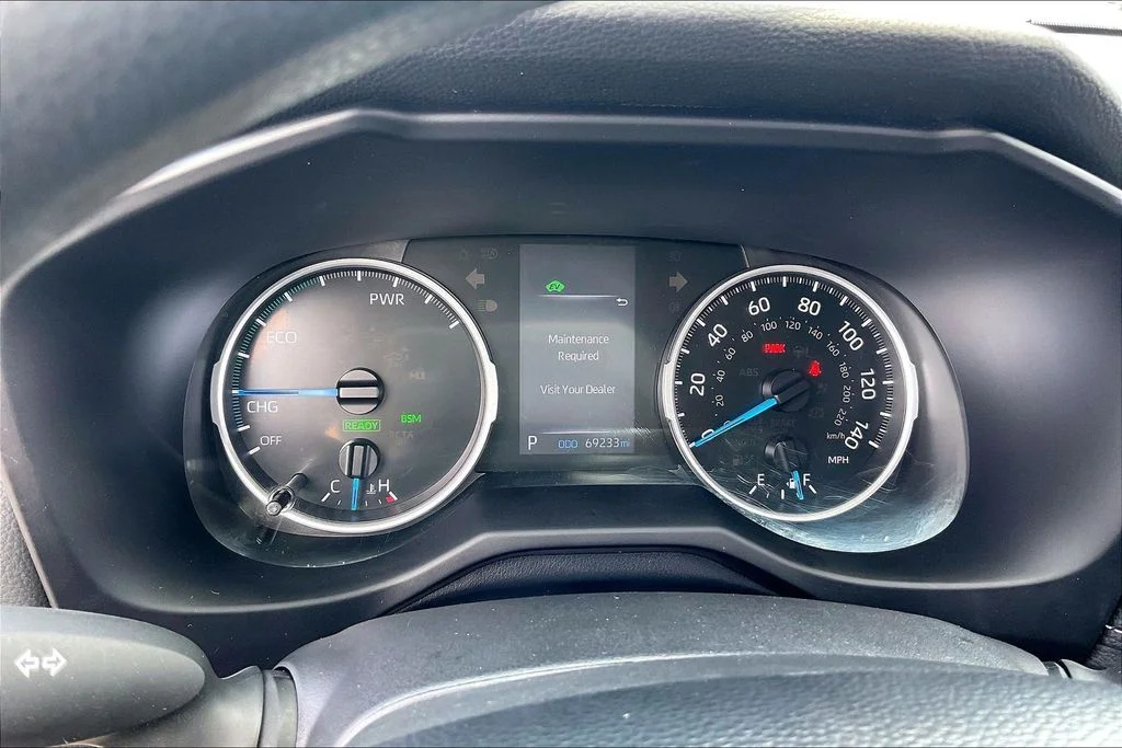 Used 2021 White Toyota XLE image 19