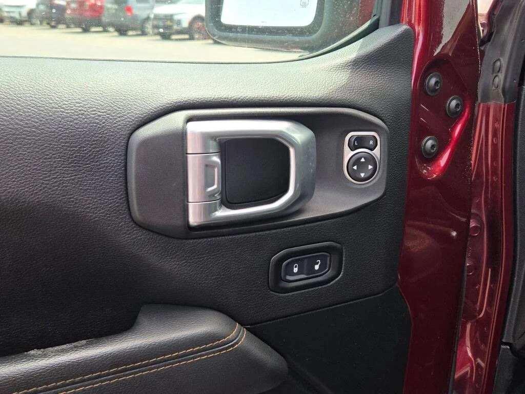 Used 2021  Jeep Unlimited Sahara High Altitude image 23