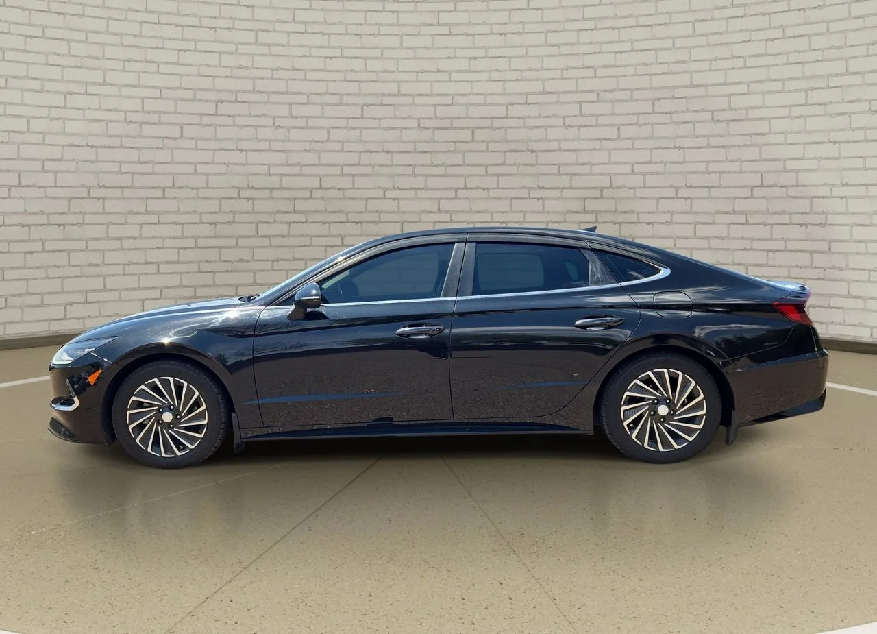 Used 2022 Nocturne Black Hyundai Limited image 7