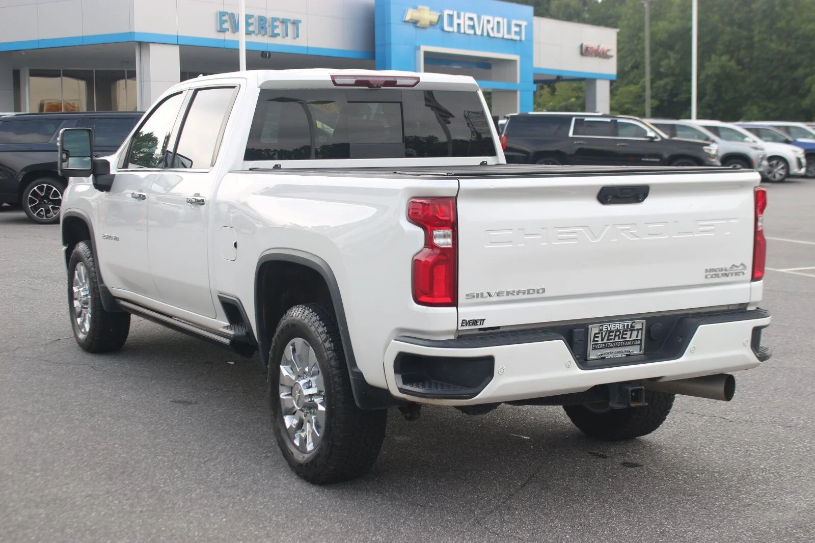 Used 2023 IRIDESCENT PEARL TRICOAT Chevrolet High Country image 5
