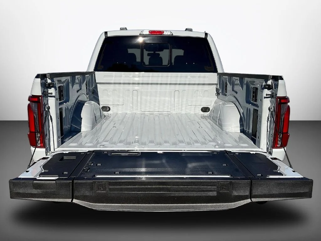 New 2026 Avalanche Ford Lariat® image 17