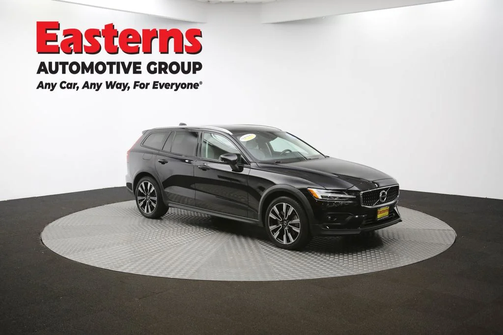 Used 2022 Black Volvo T5 image 47