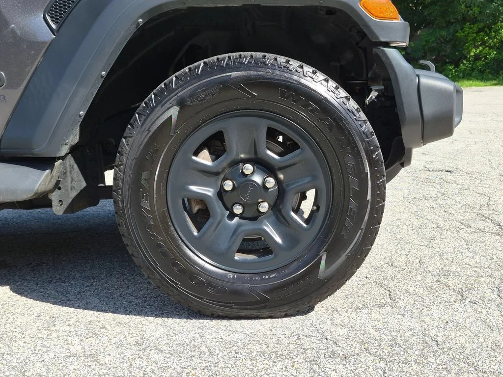 Used 2022 Gray Jeep Unlimited Sport image 25