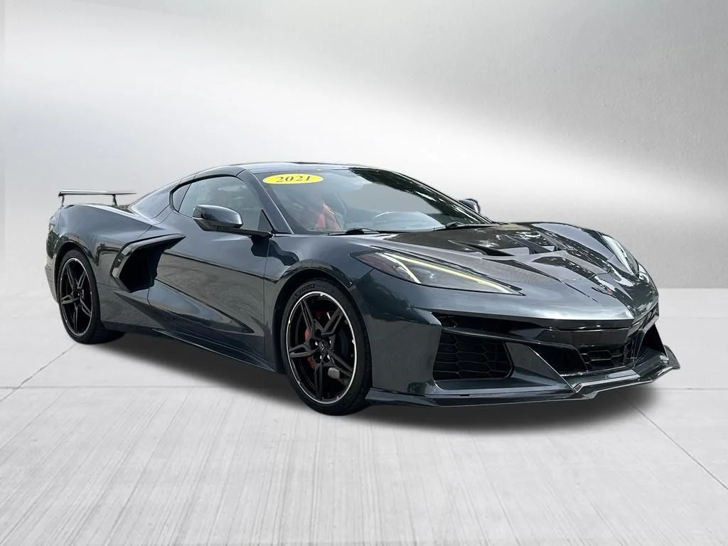 Used 2021 Gray Chevrolet Stingray image 4