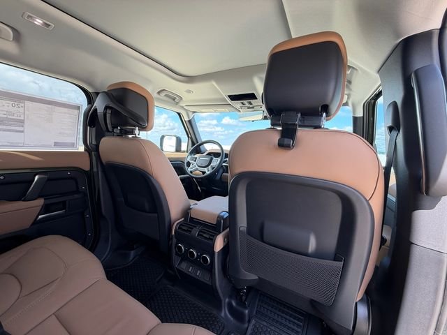 New 2026 Woolstone Green Land Rover S image 17