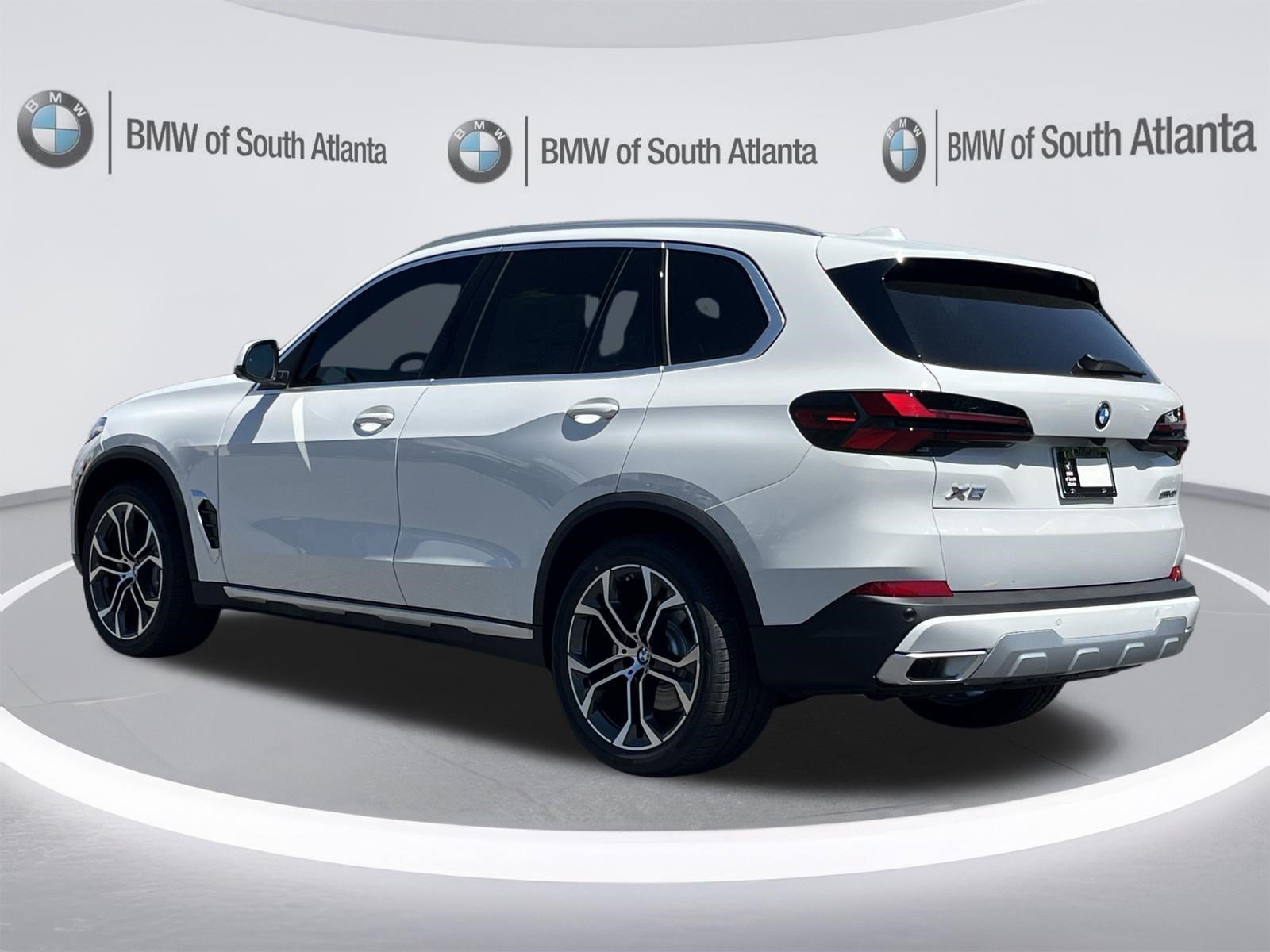 New 2026 Alpine White BMW sDrive40i image 3