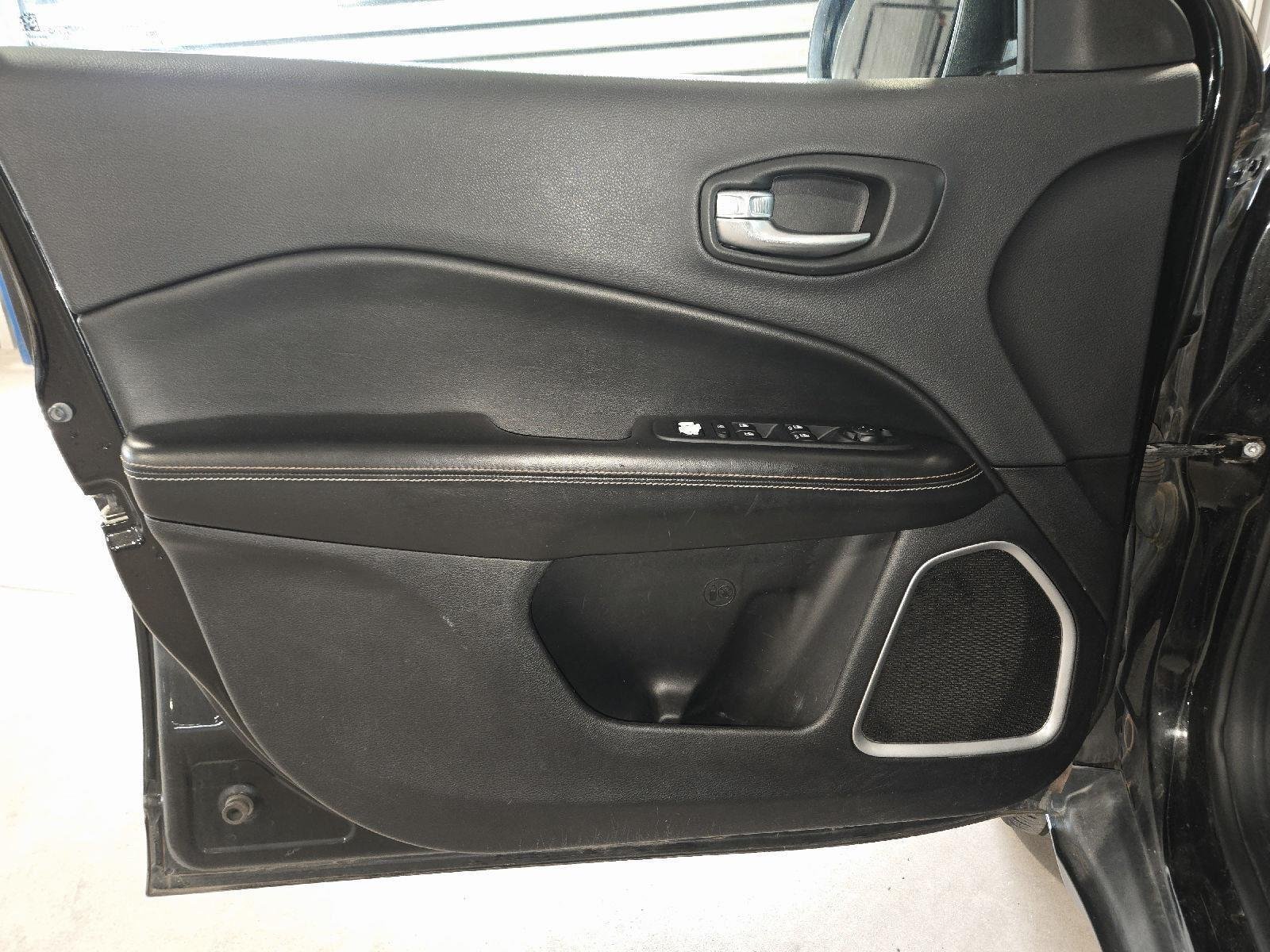 Used 2018 BLACK JEEP SPORT image 7