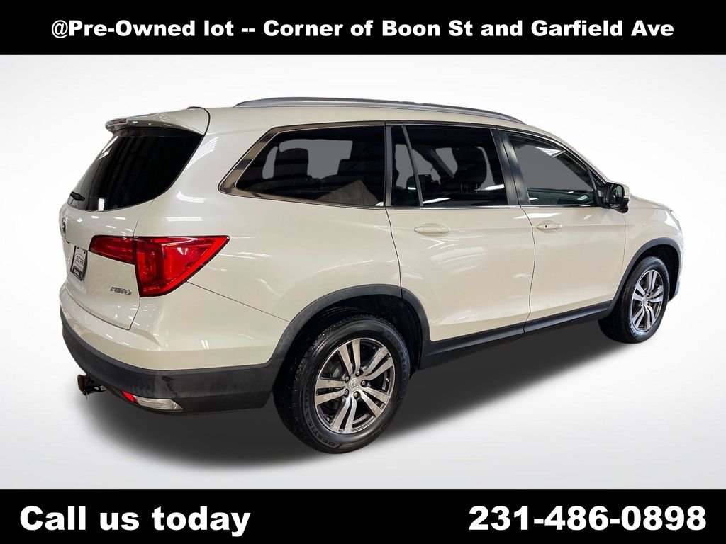 Used 2016  Honda EX image 5