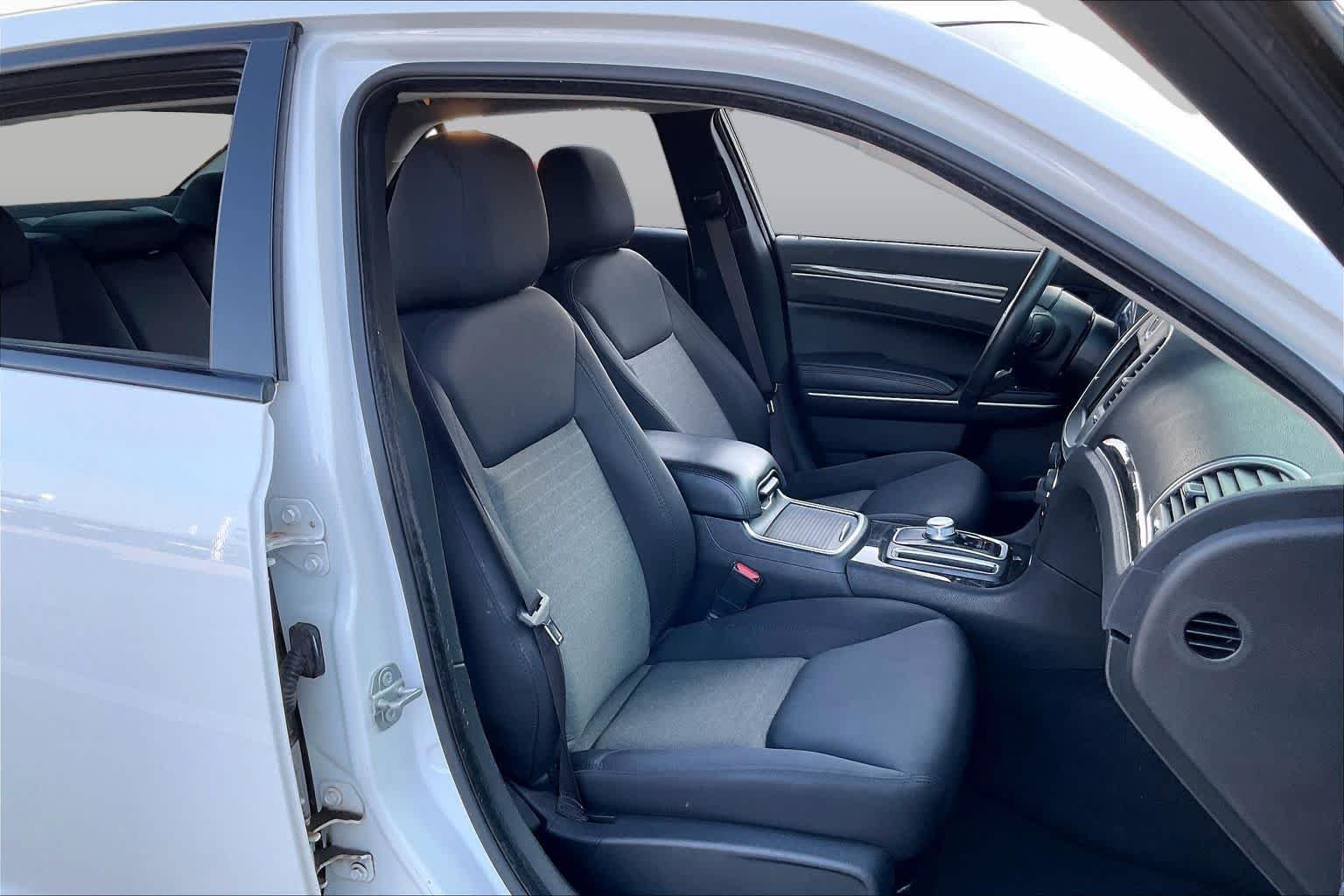Used 2021 Bright White Clearcoat Chrysler Touring image 8