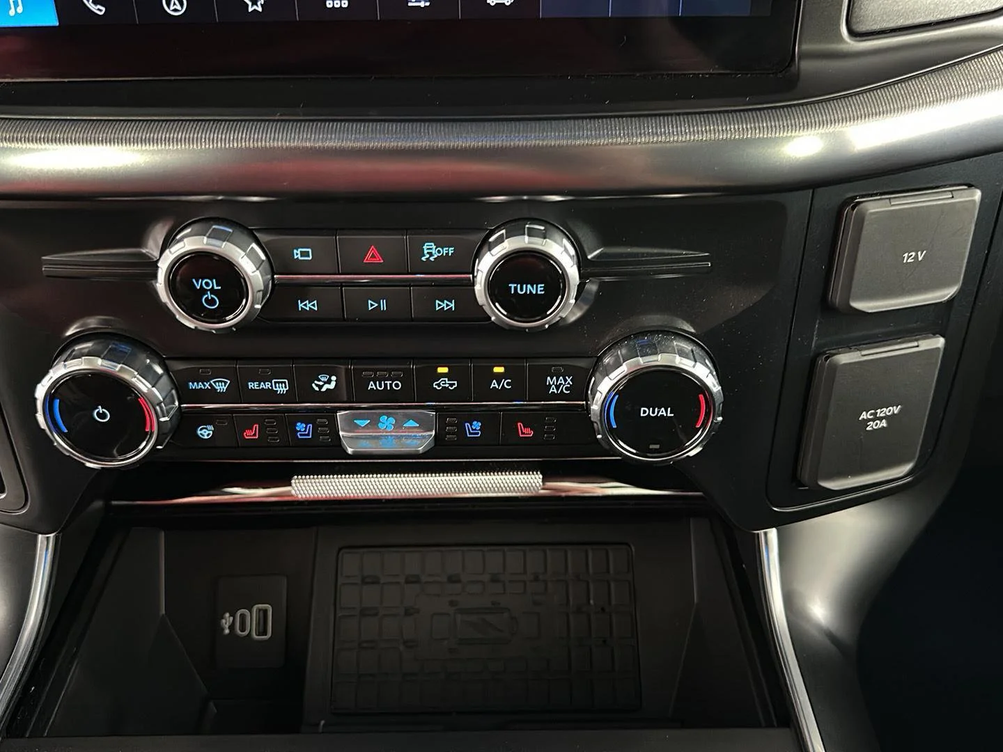 Used 2025 Agate Black Metallic Ford Raptor image 32
