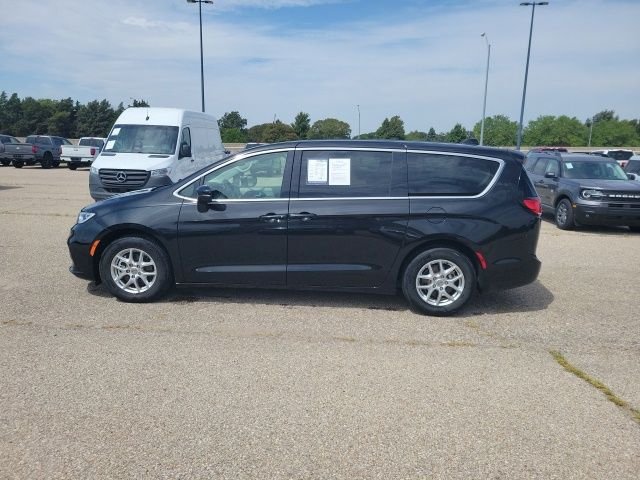 Used 2023 Black Chrysler Touring L image 2