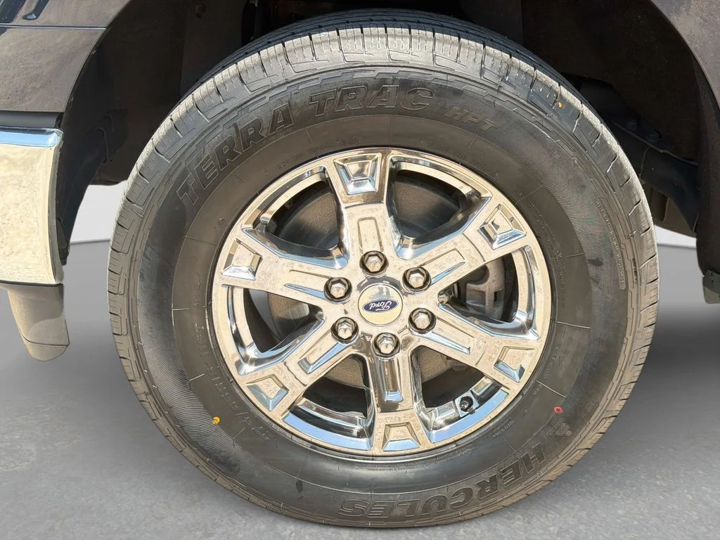 Used 2023 Blue Ford XLT image 12