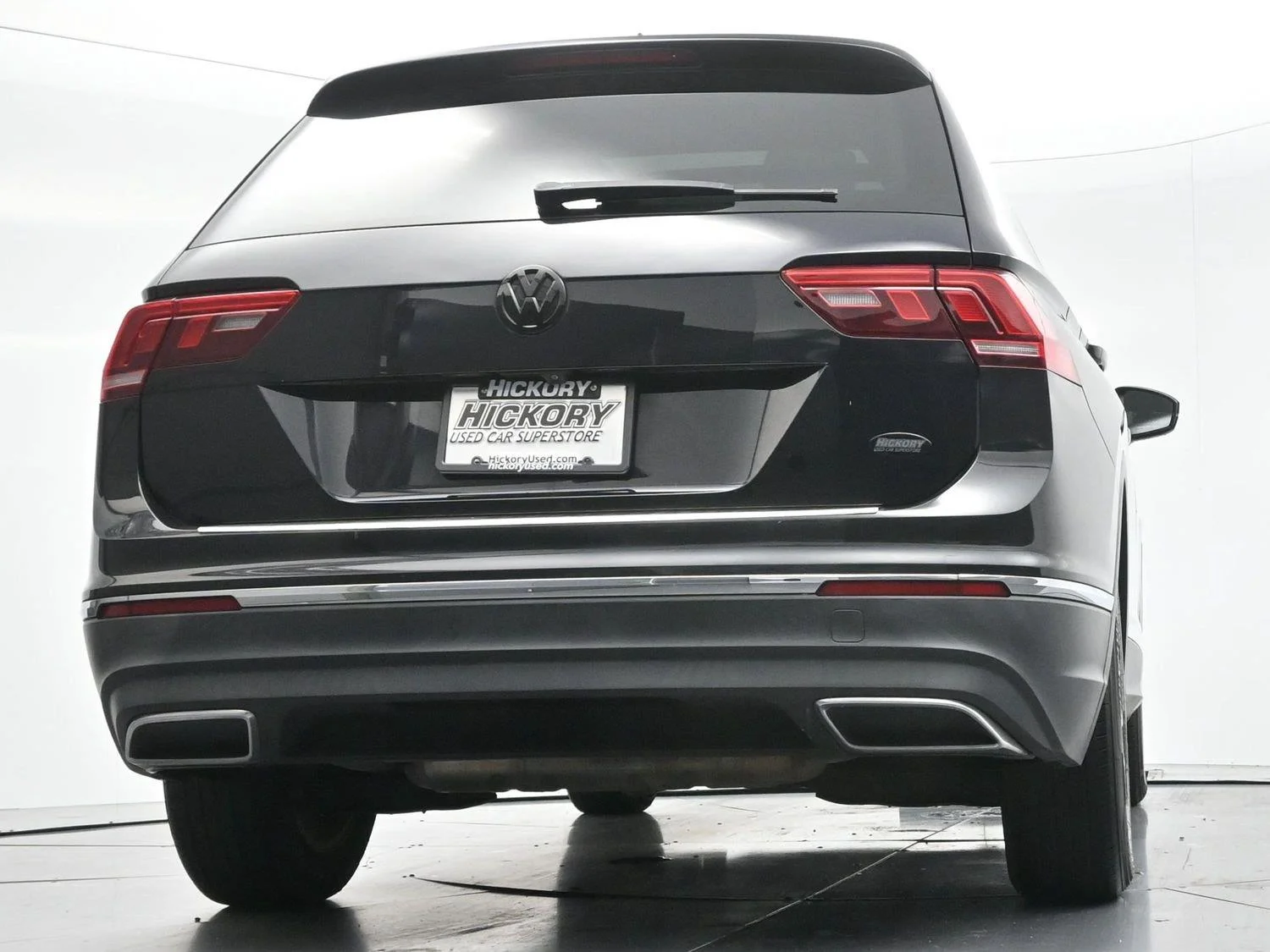 Used 2020 Deep Black Pearl Volkswagen SE image 49