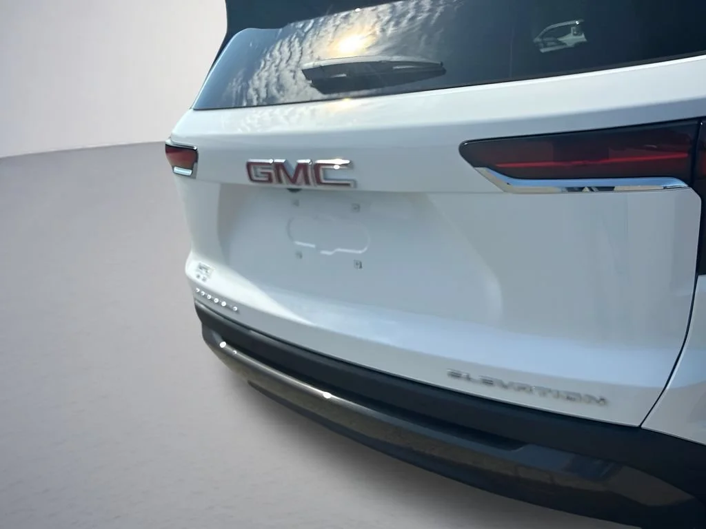 New 2027 Summit White GMC Elevation image 31