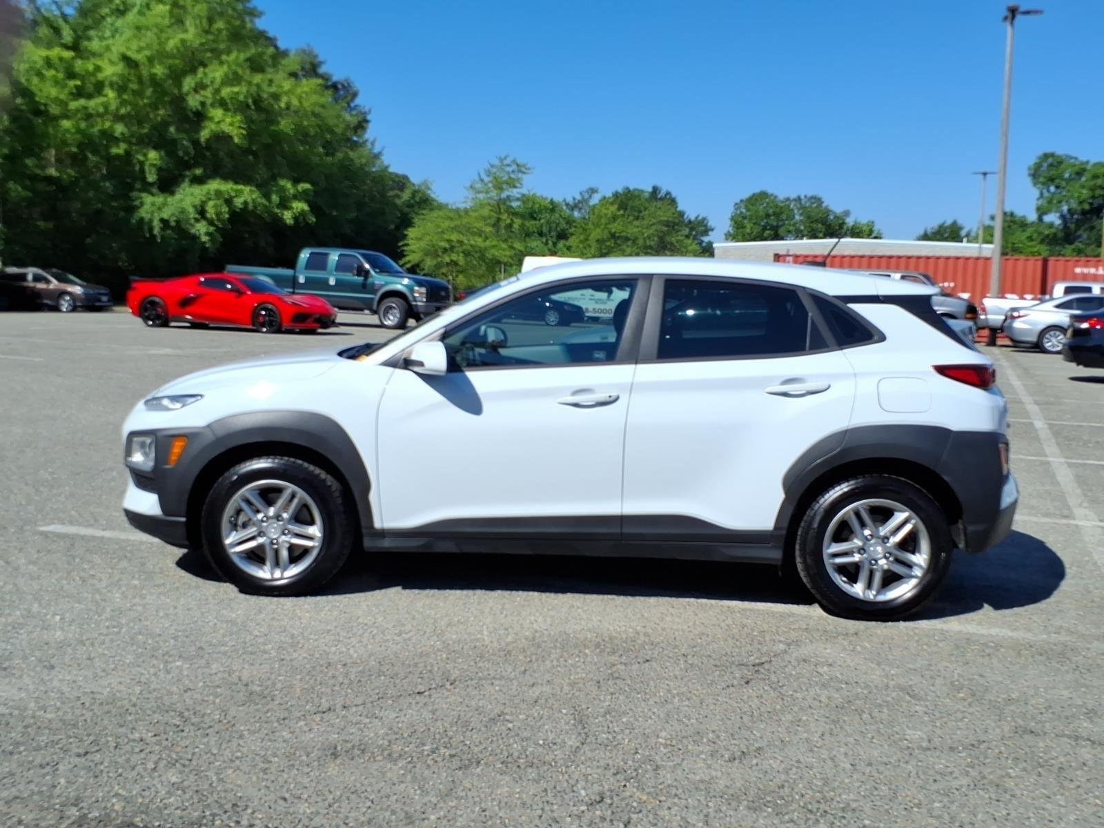 Used 2019 Chalk White Hyundai SE image 4