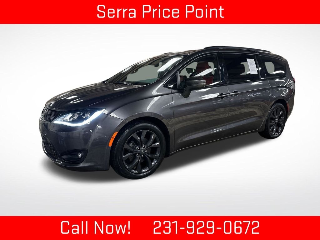 2020 Chrysler Pacifica Limited Red S's photo