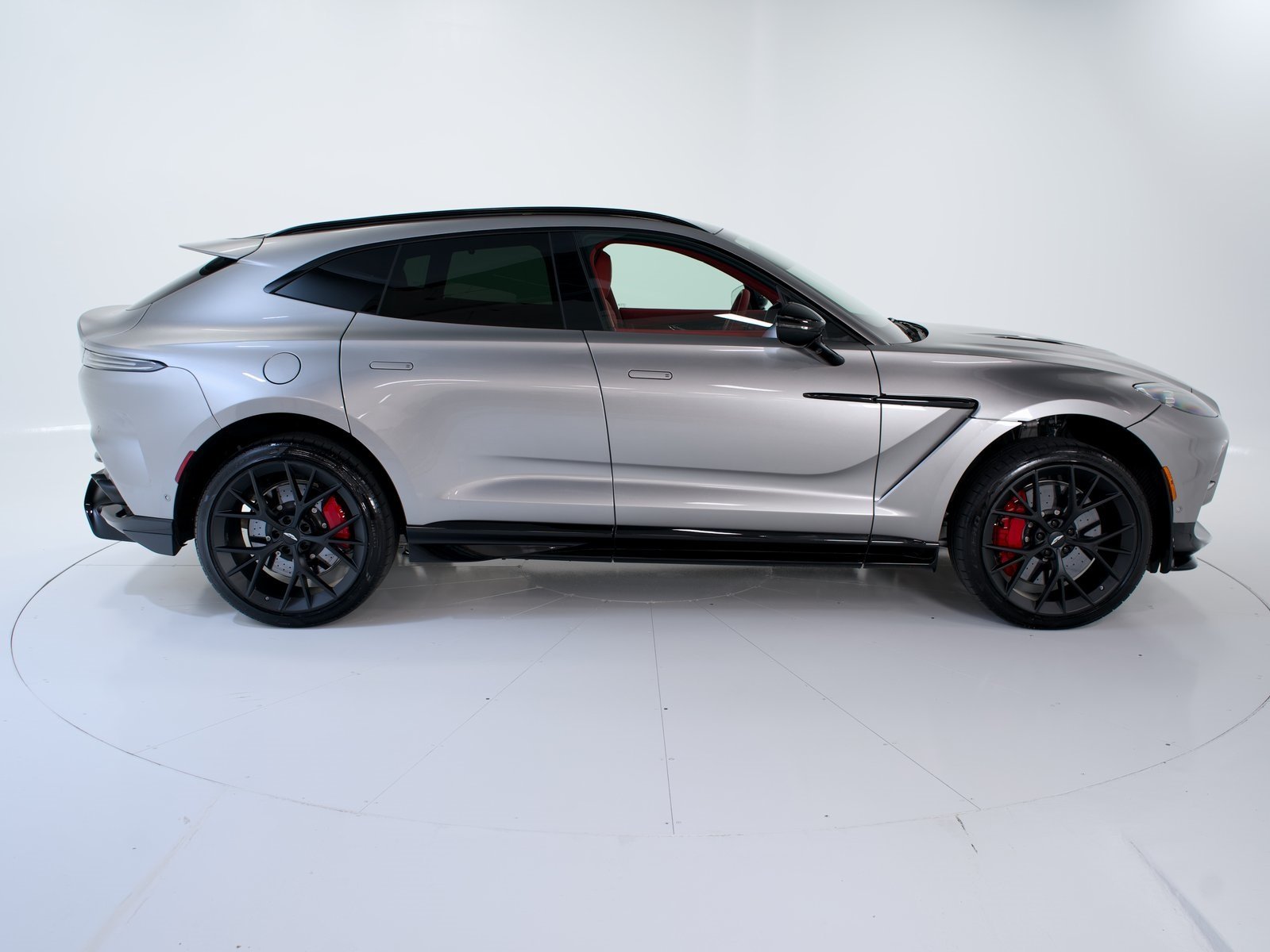 2025 Aston Martin DBX AM8 DBX707 photo 2