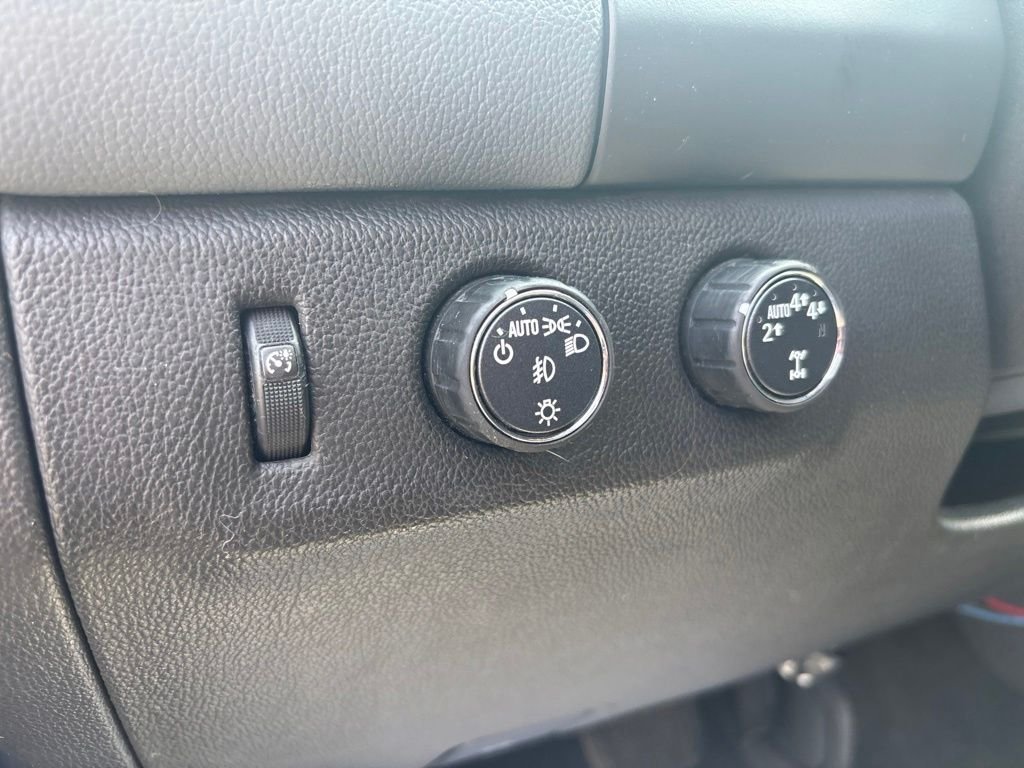 Used 2021 Blue Chevrolet Z71 image 17