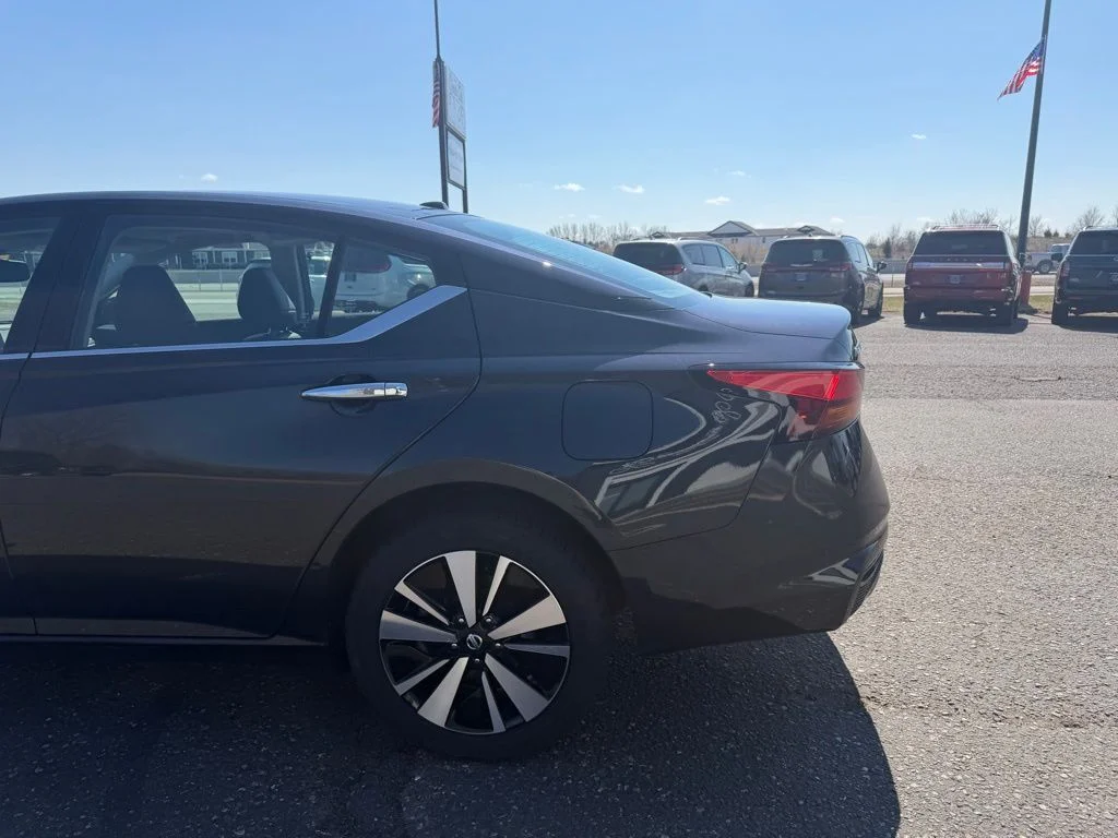 Used 2020 Blue Nissan 2.5 SL image 8