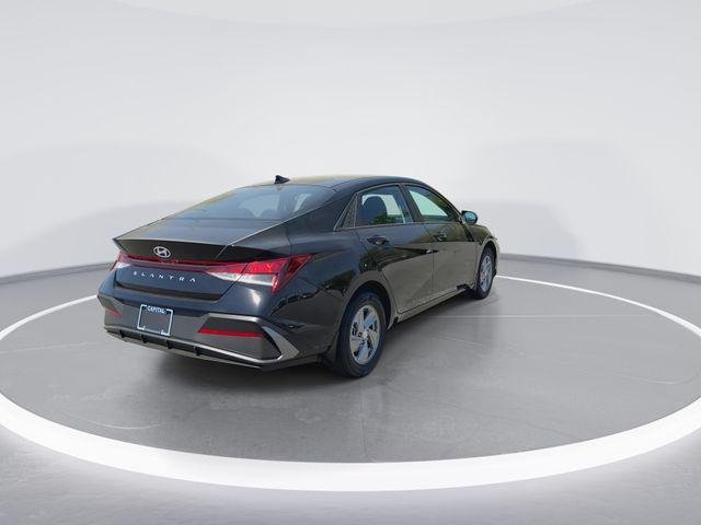 New 2026 Black Hyundai SE image 8