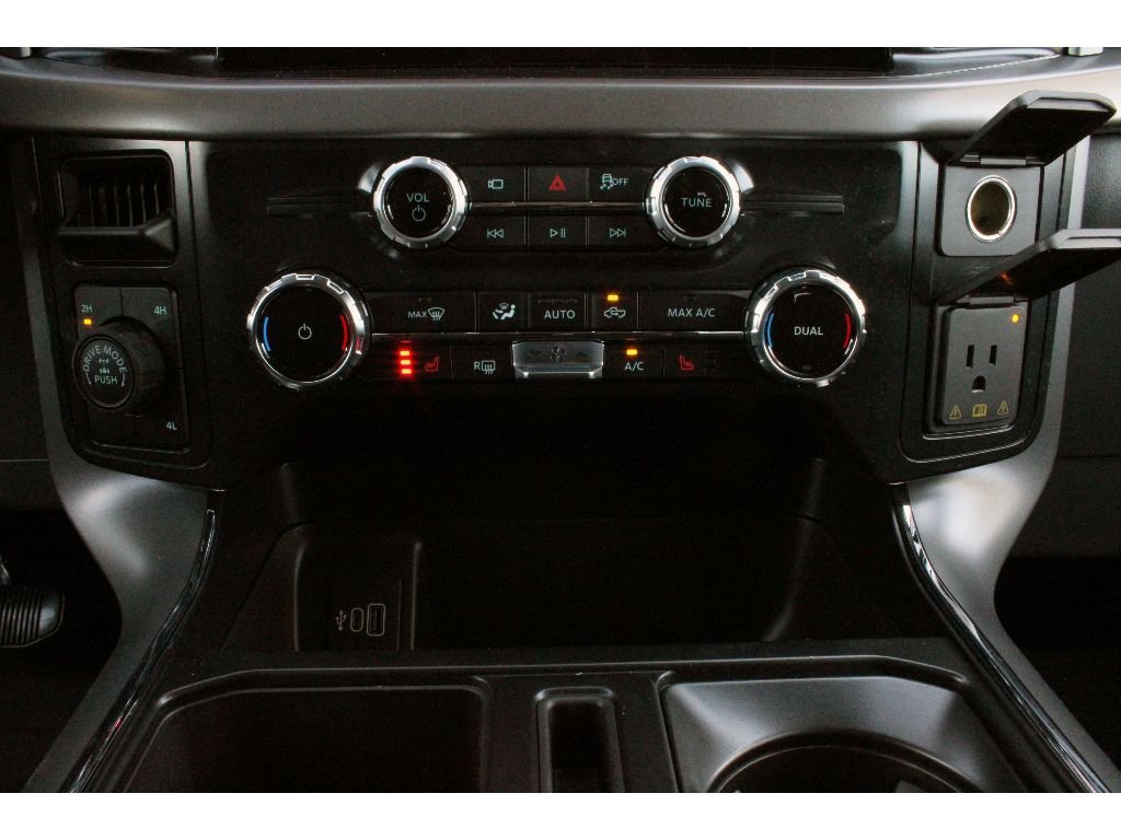 New 2026 Oxford White Ford XLT image 9