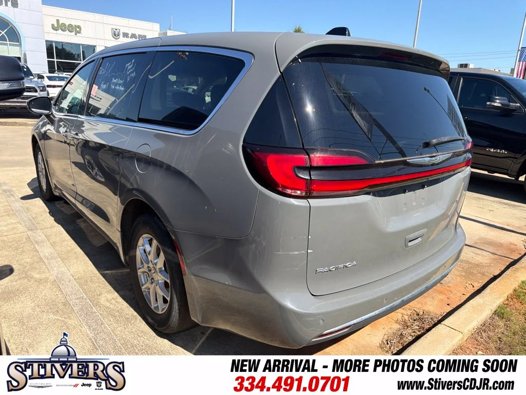 Used 2023 White Chrysler Touring L image 7