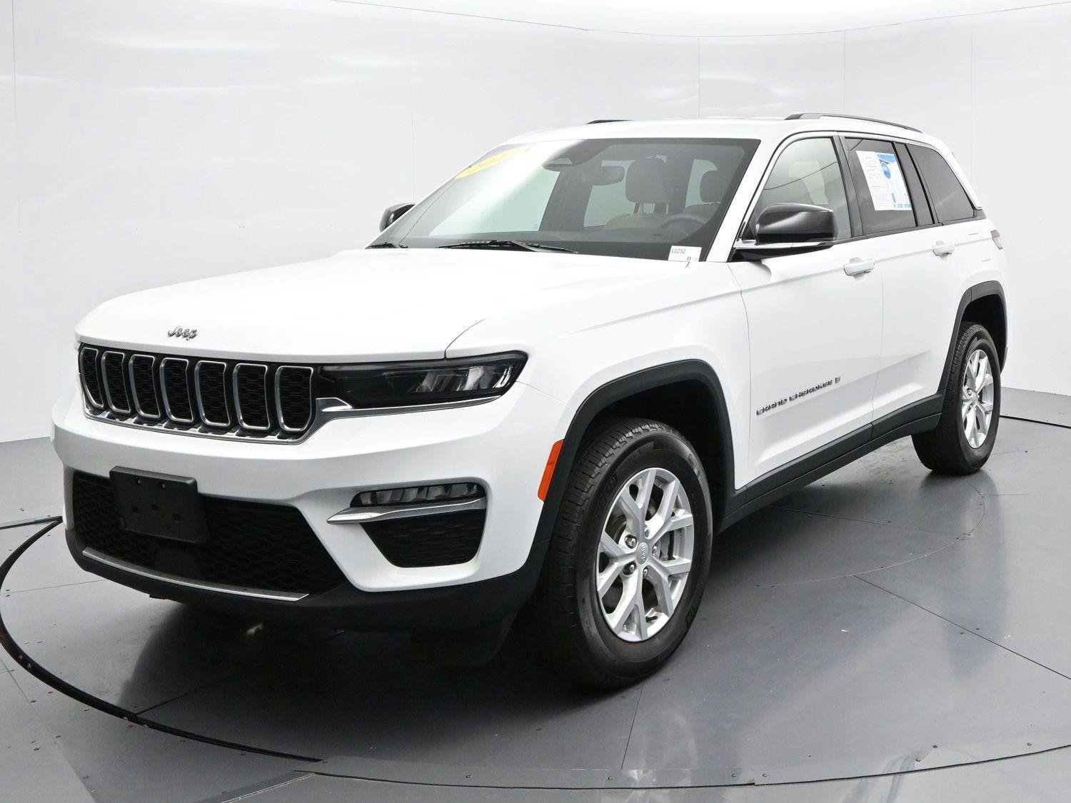 Used 2023 White Jeep Limited image 3