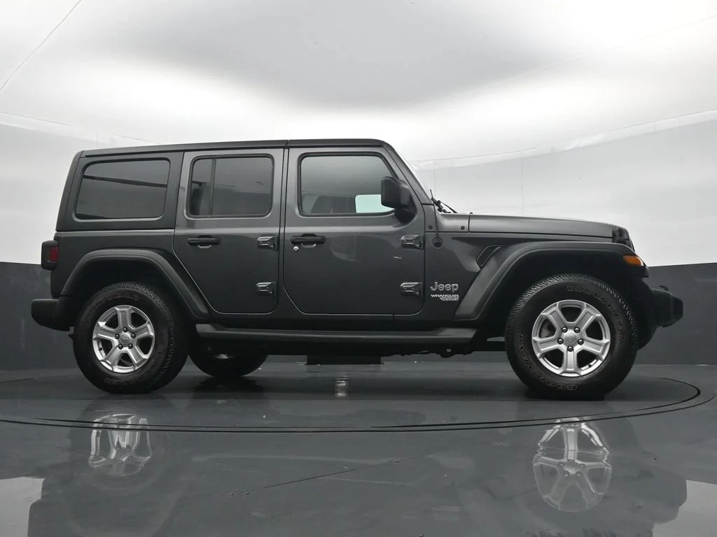 Used 2018 Gray Jeep Unlimited Sport S image 31