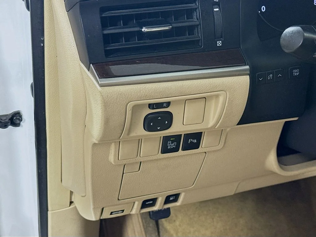 Used 2013 White Lexus 350 image 11