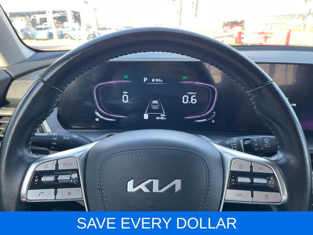 Used 2023 White Kia S image 9