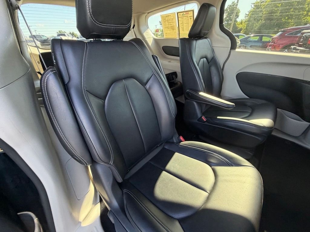Used 2023 Black Chrysler Touring L image 44