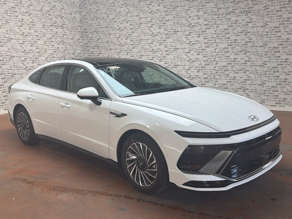 New 2027 Serenity White Hyundai Limited image 1