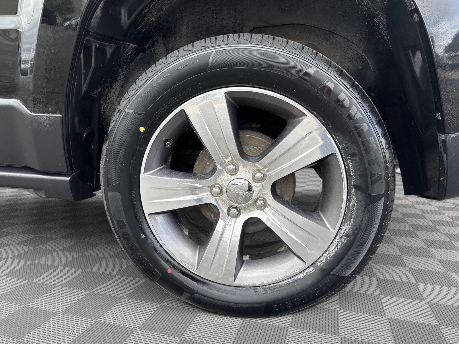 Used 2016 Black Clearcoat Jeep High Altitude Edition image 8