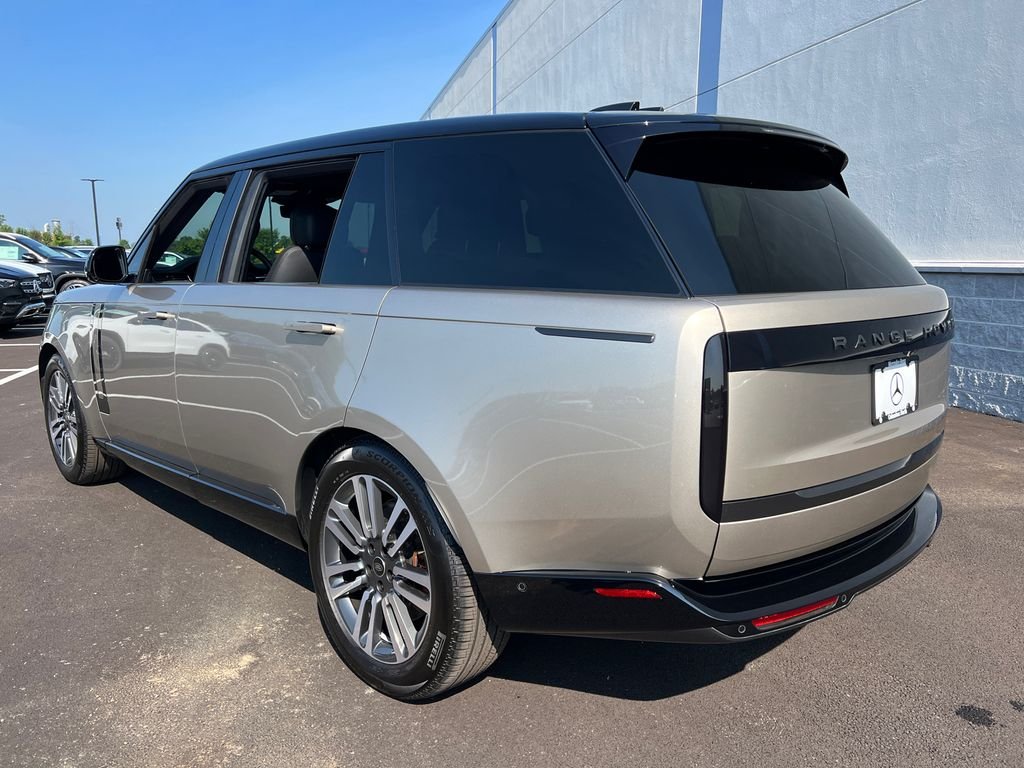 Used 2025 Gold Land Rover SE image 5