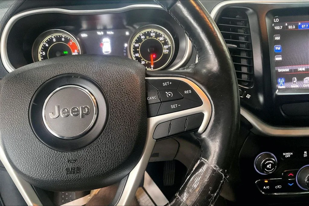Used 2016 Black Jeep Trailhawk image 19