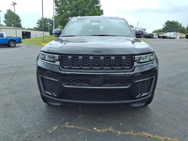 New 2026 Diamond Black Crystal Pearl-Coat Exterior Paint Jeep Altitude image 2