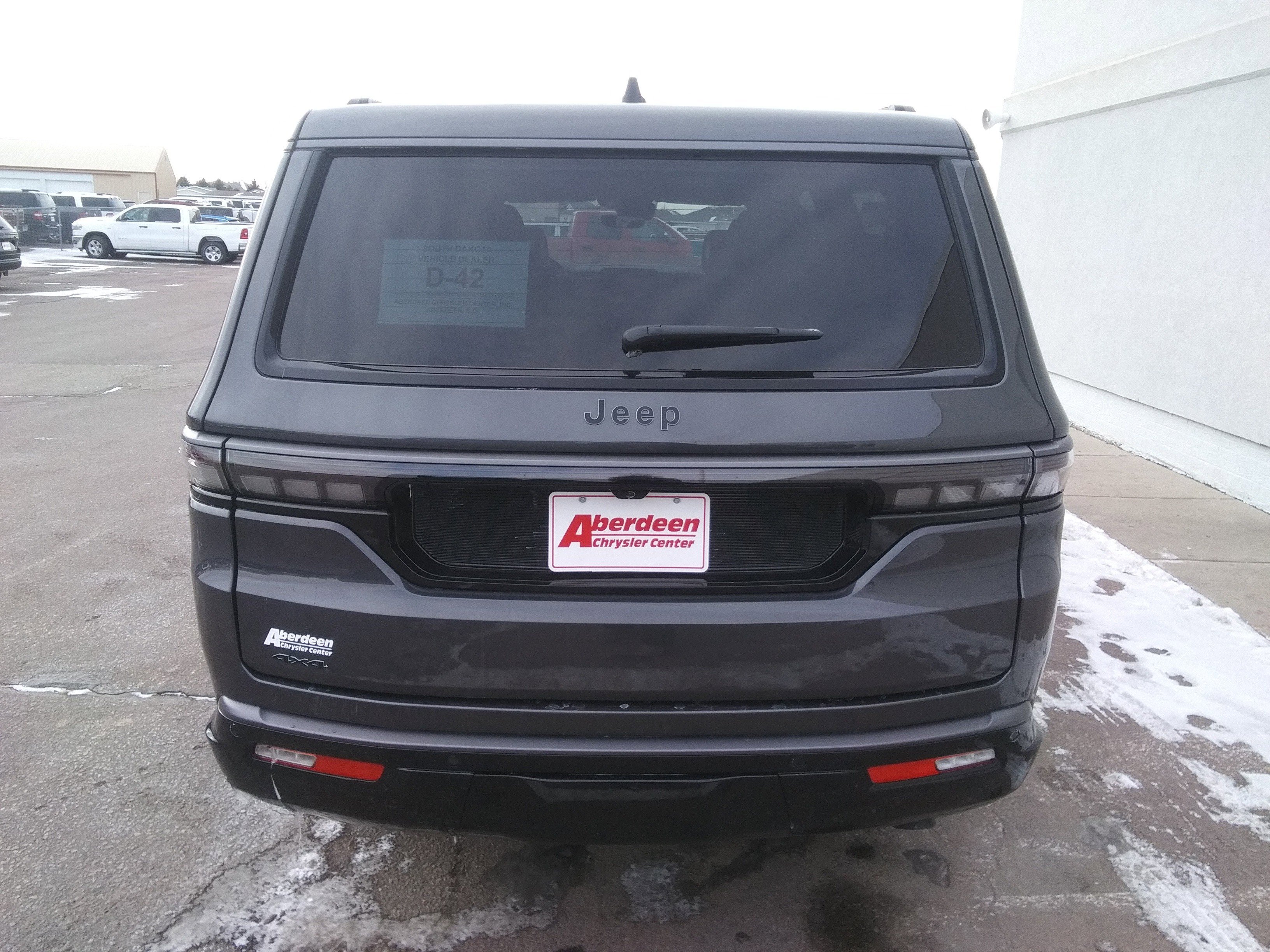 New 2026 Baltic-Gray Metallic Clear-Coat Exterior Paint Jeep Limited Altitude image 6