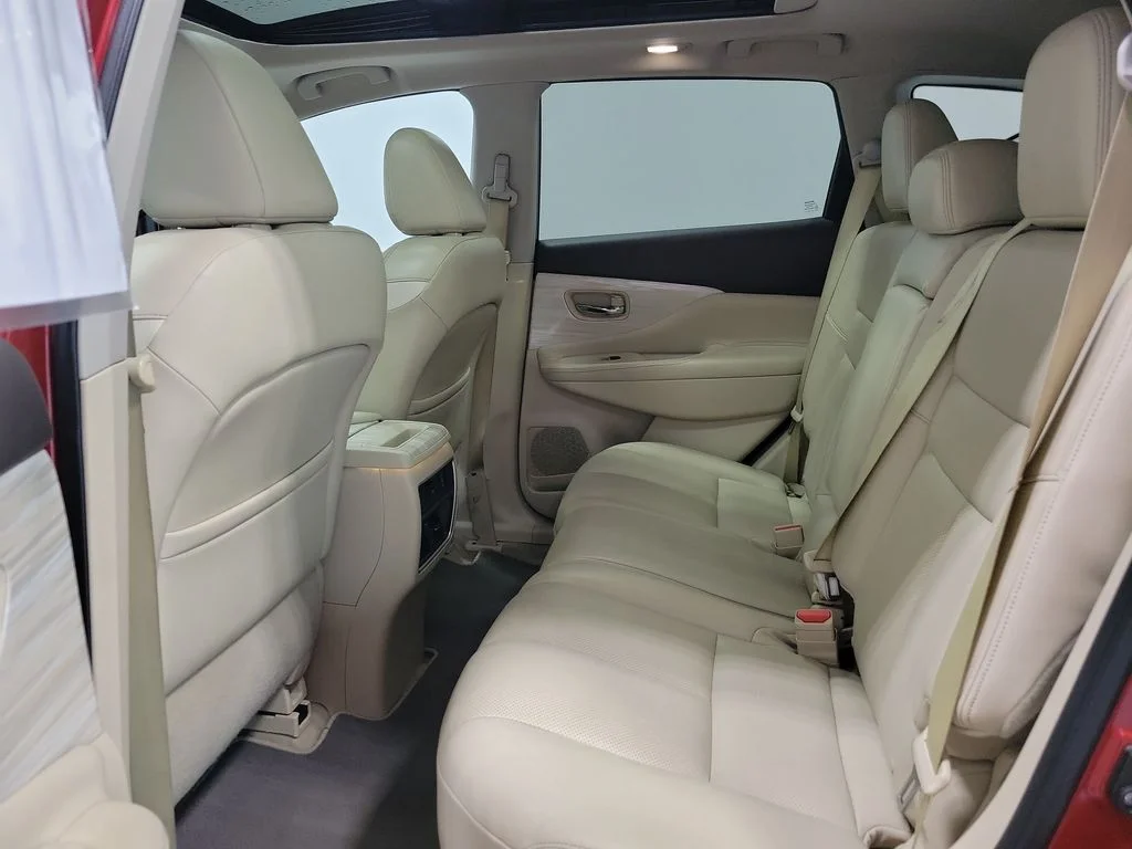 Used 2015 Red Nissan Platinum image 27