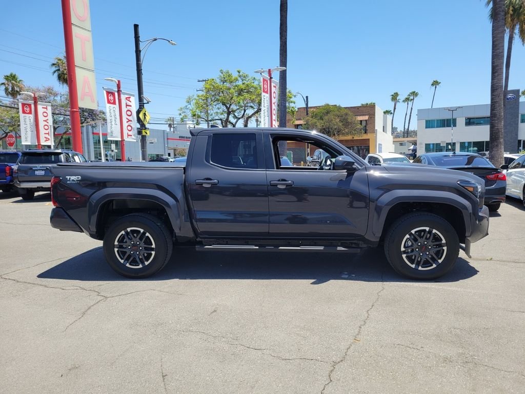 Used 2025  Toyota  image 4