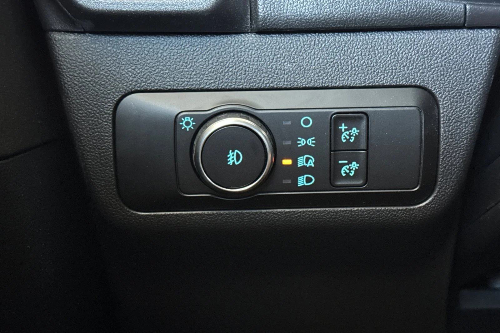 New 2026 Carbonized Gray Metallic Ford Outer Banks® image 32