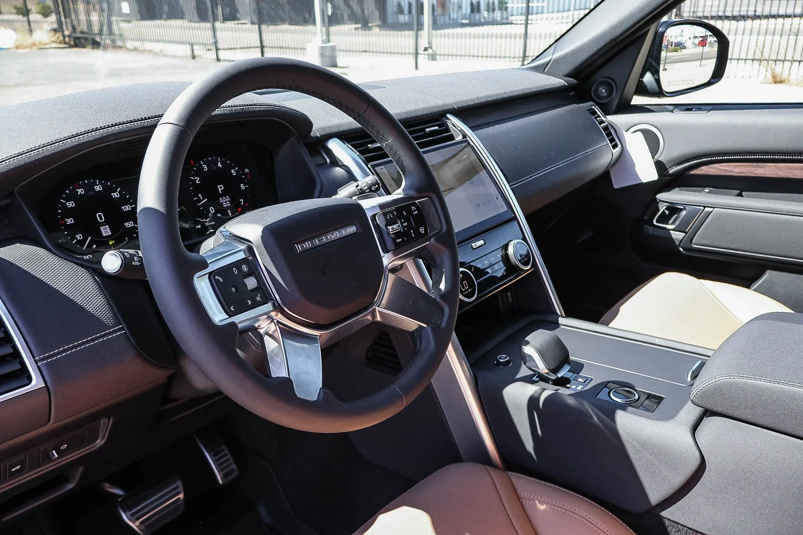 New 2026 Carpathian Grey Land Rover Dynamic SE image 29