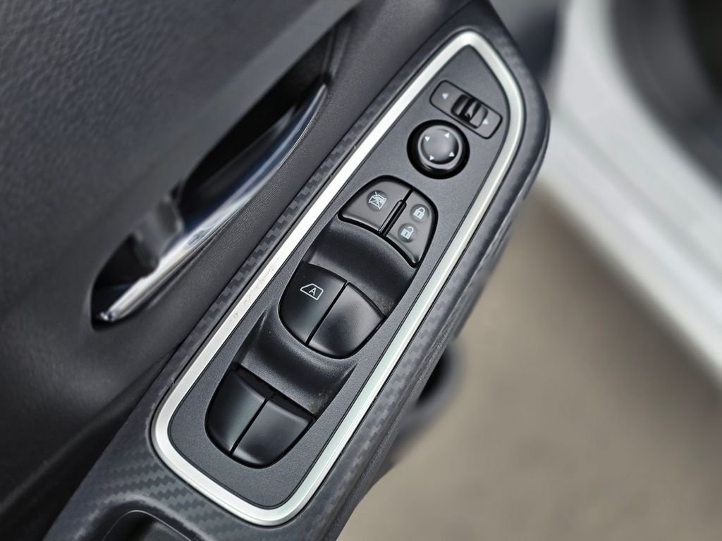 2025 Nissan Versa Sedan SR - Photo 21