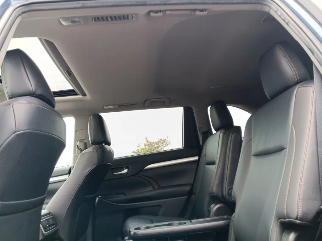 Used 2019 Shoreline Blue Pearl Toyota XLE image 49