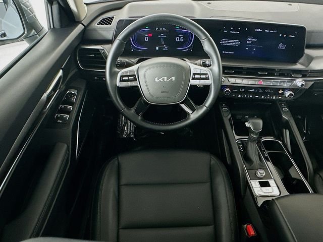 Used 2025 Silver Kia S image 22