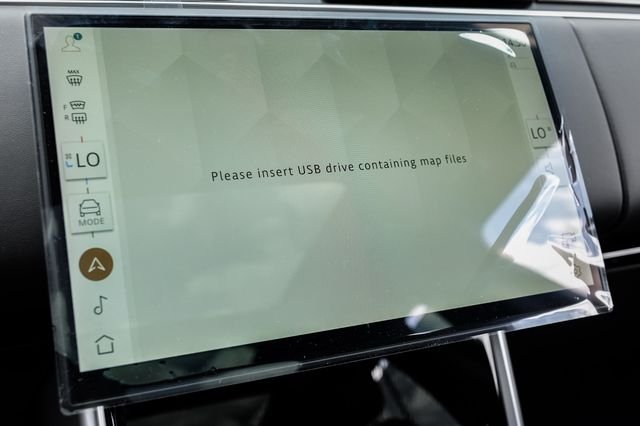 New 2026 Charente Grey Land Rover SE image 38
