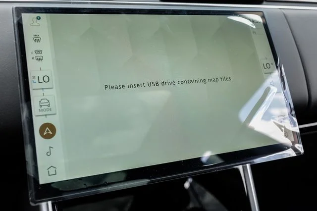 New 2026 Charente Grey Land Rover SE image 38